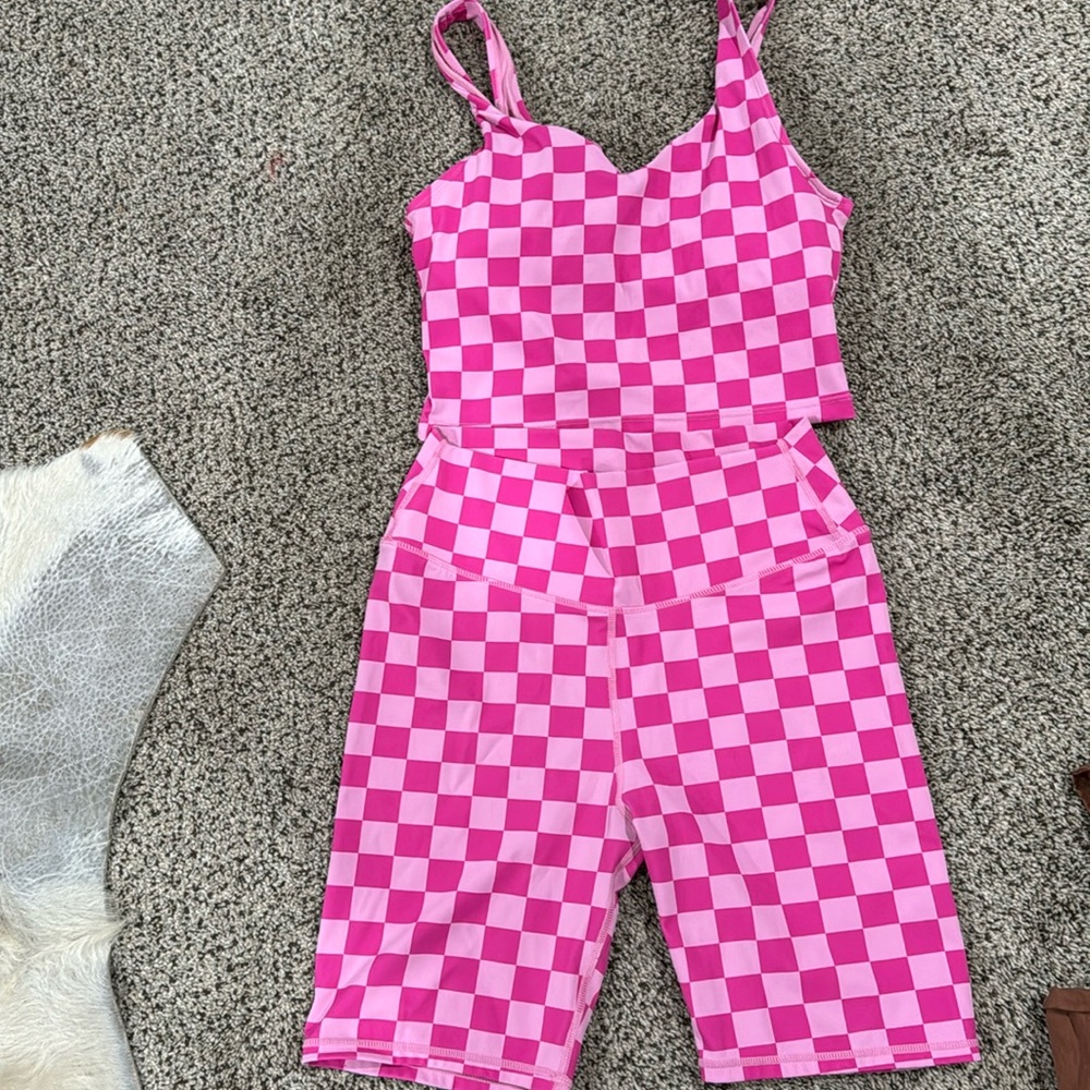 Checkered set